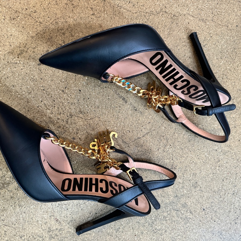 Moschino Sandalia Moschino Heels
Size 37
Like New - Picture 2 of 5